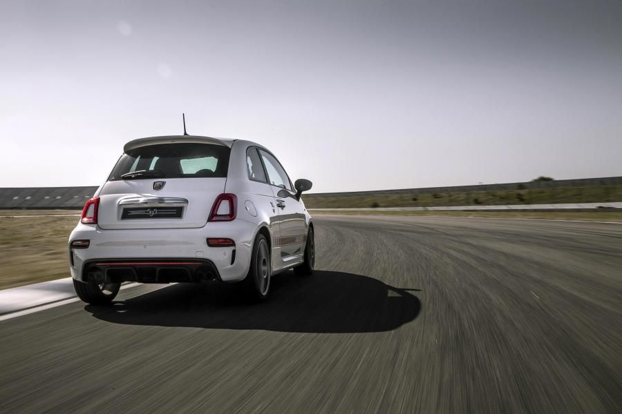  Abarth 595 (312) 2016 года  (UK) (фото 6 из 13)